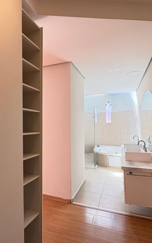 Casa à venda com 341m², 5 quartos e sem vaga Casa à venda com 341m², 5 quartos e sem vagaCloset da Suíte Principal