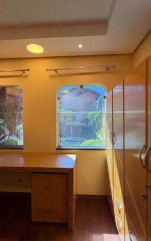 Casa à venda com 341m², 5 quartos e sem vaga Casa à venda com 341m², 5 quartos e sem vagaEscritório
