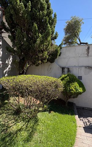 Casa à venda com 341m², 5 quartos e sem vaga Casa à venda com 341m², 5 quartos e sem vagaEntrada Principal Externa