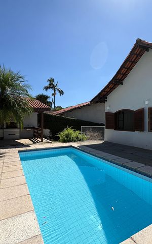 Casa à venda com 341m², 5 quartos e sem vaga Casa à venda com 341m², 5 quartos e sem vagaPiscina