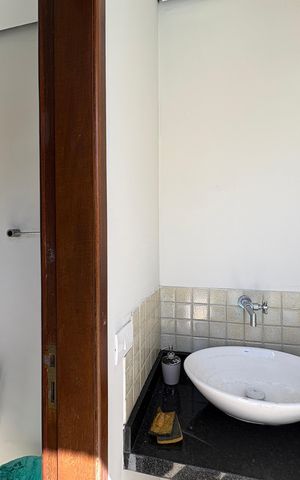 Casa à venda com 341m², 5 quartos e sem vaga Casa à venda com 341m², 5 quartos e sem vagaLavabo da Piscina