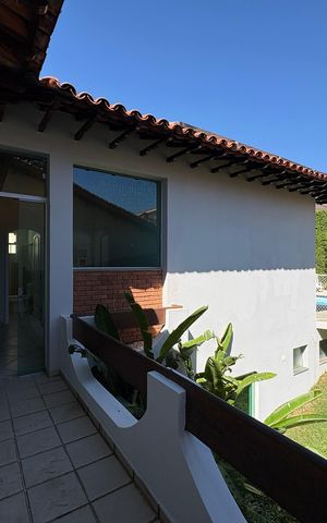 Casa à venda com 341m², 5 quartos e sem vaga Casa à venda com 341m², 5 quartos e sem vagaVaranda