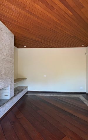 Casa à venda com 341m², 5 quartos e sem vaga Casa à venda com 341m², 5 quartos e sem vagaSala de Lareira