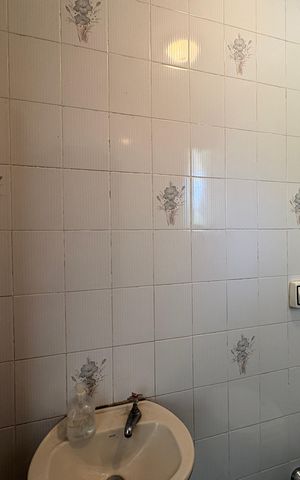 Casa à venda com 341m², 5 quartos e sem vaga Casa à venda com 341m², 5 quartos e sem vagaLavabo da garagem