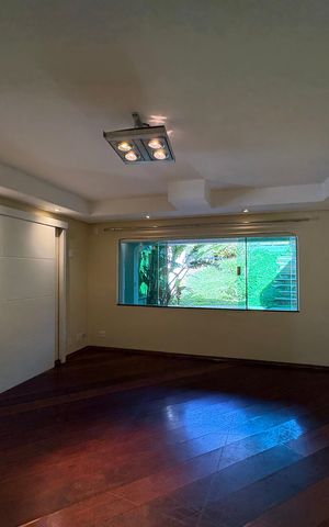 Casa à venda com 341m², 5 quartos e sem vaga Casa à venda com 341m², 5 quartos e sem vagaSala de Estar
