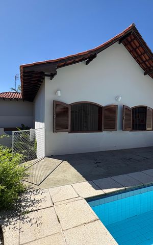 Casa à venda com 341m², 5 quartos e sem vaga Casa à venda com 341m², 5 quartos e sem vagaPiscina