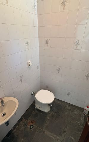 Casa à venda com 341m², 5 quartos e sem vaga Casa à venda com 341m², 5 quartos e sem vagaLavabo da garagem