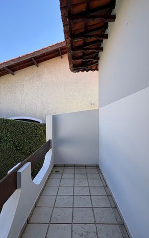 Casa à venda com 341m², 5 quartos e sem vaga Casa à venda com 341m², 5 quartos e sem vagaVaranda
