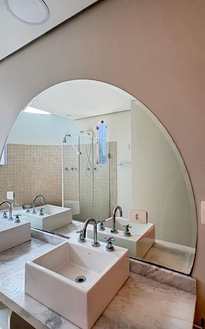 Casa à venda com 341m², 5 quartos e sem vaga Casa à venda com 341m², 5 quartos e sem vagaBanheiro da Suíte Principal
