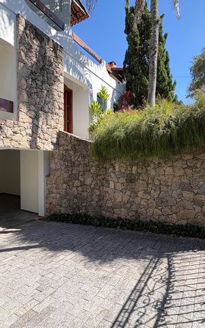 Casa à venda com 341m², 5 quartos e sem vaga Casa à venda com 341m², 5 quartos e sem vagaGaragem