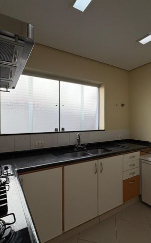 Casa à venda com 341m², 5 quartos e sem vaga Casa à venda com 341m², 5 quartos e sem vagaCozinha