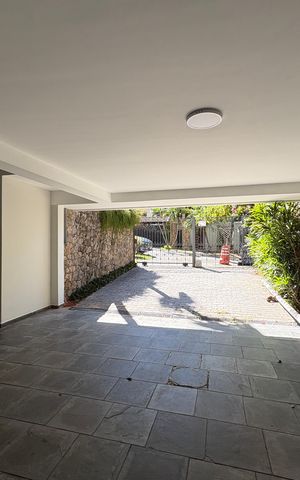 Casa à venda com 341m², 5 quartos e sem vaga Casa à venda com 341m², 5 quartos e sem vagaGaragem