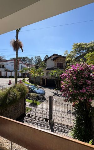 Casa à venda com 341m², 5 quartos e sem vaga Casa à venda com 341m², 5 quartos e sem vagaVaranda da Sala de Lareira