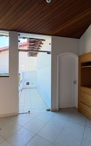 Casa à venda com 341m², 5 quartos e sem vaga Casa à venda com 341m², 5 quartos e sem vagaHall dos Quartos