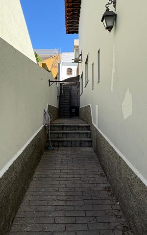 Casa à venda com 341m², 5 quartos e sem vaga Casa à venda com 341m², 5 quartos e sem vagaEntrada Lateral Externa