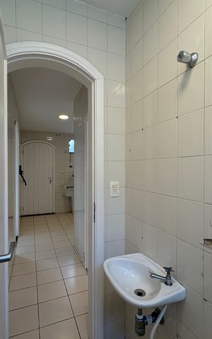 Casa à venda com 341m², 5 quartos e sem vaga Casa à venda com 341m², 5 quartos e sem vagaBanheiro de serviço