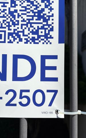Casa à venda com 341m², 5 quartos e sem vaga Casa à venda com 341m², 5 quartos e sem vagaPlaca VAIO-185