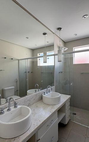 Casa à venda com 341m², 5 quartos e sem vaga Casa à venda com 341m², 5 quartos e sem vagaBanheiro 2
