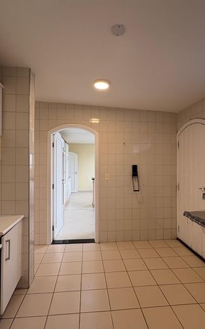 Casa à venda com 341m², 5 quartos e sem vaga Casa à venda com 341m², 5 quartos e sem vagaÁrea de Serviço