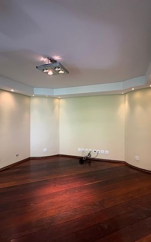 Casa à venda com 341m², 5 quartos e sem vaga Casa à venda com 341m², 5 quartos e sem vagaSala de Estar
