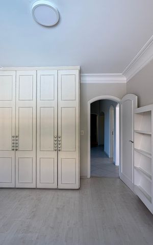 Casa à venda com 341m², 5 quartos e sem vaga Casa à venda com 341m², 5 quartos e sem vagaQuarto 2