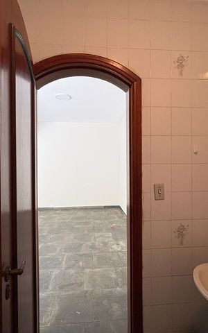 Casa à venda com 341m², 5 quartos e sem vaga Casa à venda com 341m², 5 quartos e sem vagaLavabo da garagem