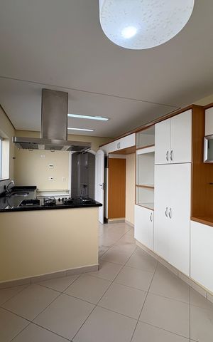 Casa à venda com 341m², 5 quartos e sem vaga Casa à venda com 341m², 5 quartos e sem vagaCopa