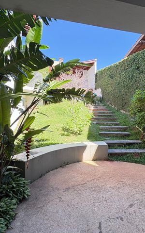 Casa à venda com 341m², 5 quartos e sem vaga Casa à venda com 341m², 5 quartos e sem vagaÁrea comum/ Jardim