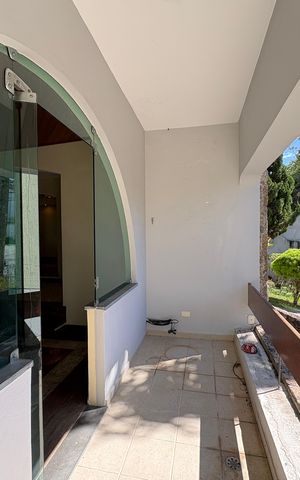 Casa à venda com 341m², 5 quartos e sem vaga Casa à venda com 341m², 5 quartos e sem vagaVaranda da Sala de Lareira