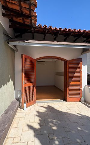 Casa à venda com 341m², 5 quartos e sem vaga Casa à venda com 341m², 5 quartos e sem vagaVaranda da Suíte Principal