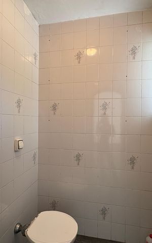 Casa à venda com 341m², 5 quartos e sem vaga Casa à venda com 341m², 5 quartos e sem vagaLavabo da garagem