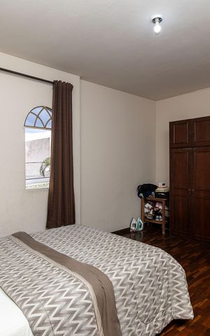 Casa à venda com 420m², 5 quartos e 8 vagas Casa à venda com 420m², 5 quartos e 8 vagasQuarto 4