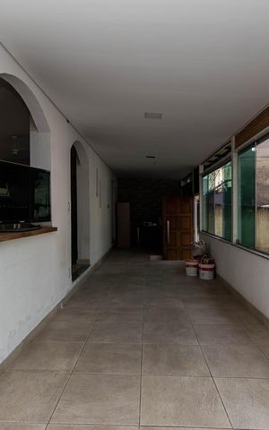 Casa à venda com 420m², 5 quartos e 8 vagas Casa à venda com 420m², 5 quartos e 8 vagasVaranda - Casa 2