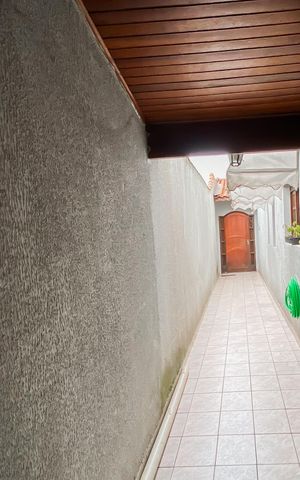 Casa à venda com 145m², 3 quartos e 2 vagas Casa à venda com 145m², 3 quartos e 2 vagasCorredor