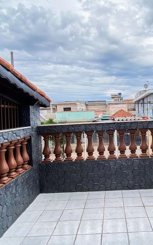 Casa à venda com 145m², 3 quartos e 2 vagas Casa à venda com 145m², 3 quartos e 2 vagasVaranda