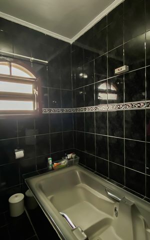 Casa à venda com 145m², 3 quartos e 2 vagas Casa à venda com 145m², 3 quartos e 2 vagasBanheiro
