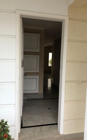 Casa de condomínio para alugar com 170m², 3 quartos e 3 vagasPorta de entrada