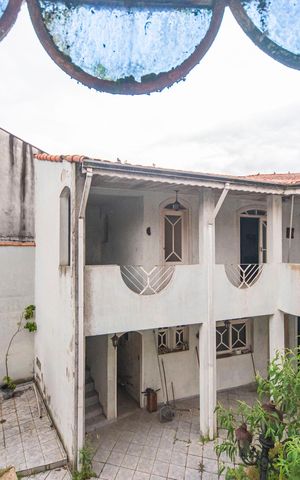 Casa à venda com 340m², 5 quartos e 7 vagas Casa à venda com 340m², 5 quartos e 7 vagasVista da Varanda do Quarto 2