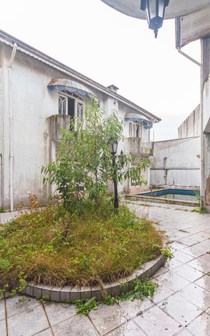 Casa à venda com 340m², 5 quartos e 7 vagas Casa à venda com 340m², 5 quartos e 7 vagasQuintal e Jardim