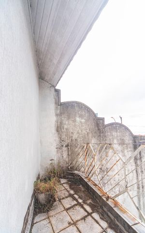 Casa à venda com 340m², 5 quartos e 7 vagas Casa à venda com 340m², 5 quartos e 7 vagasVaranda do Quarto 5