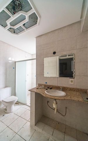 Casa à venda com 340m², 5 quartos e 7 vagas Casa à venda com 340m², 5 quartos e 7 vagasBanheiro do Quarto 4