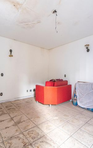 Casa à venda com 340m², 5 quartos e 7 vagas Casa à venda com 340m², 5 quartos e 7 vagasQuarto 5