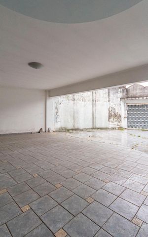 Casa à venda com 340m², 5 quartos e 7 vagas Casa à venda com 340m², 5 quartos e 7 vagasGaragem