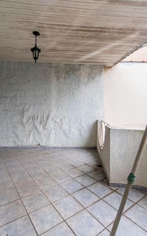 Casa à venda com 340m², 5 quartos e 7 vagas Casa à venda com 340m², 5 quartos e 7 vagasVaranda