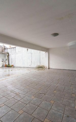 Casa à venda com 340m², 5 quartos e 7 vagas Casa à venda com 340m², 5 quartos e 7 vagasGaragem