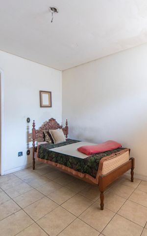 Casa à venda com 340m², 5 quartos e 7 vagas Casa à venda com 340m², 5 quartos e 7 vagasQuarto 4