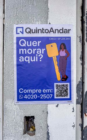 Casa à venda com 340m², 5 quartos e 7 vagas Casa à venda com 340m², 5 quartos e 7 vagasPlaca instalada na Fachada
