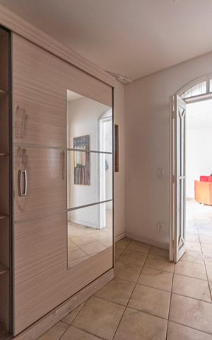 Casa à venda com 340m², 5 quartos e 7 vagas Casa à venda com 340m², 5 quartos e 7 vagasCloset do Quarto 5