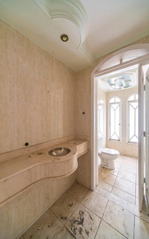 Casa à venda com 340m², 5 quartos e 7 vagas Casa à venda com 340m², 5 quartos e 7 vagasLavabo
