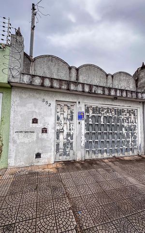 Casa à venda com 340m², 5 quartos e 7 vagas Casa à venda com 340m², 5 quartos e 7 vagasFachada